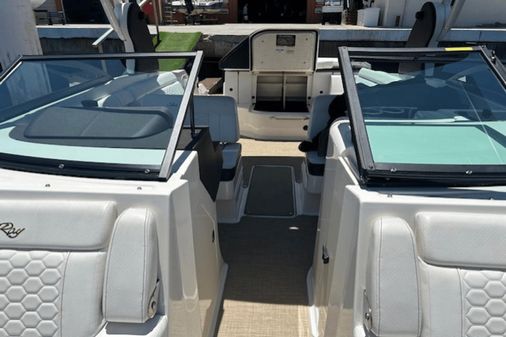 Sea Ray 270 SDX image