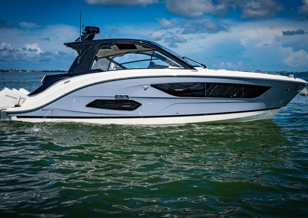 Sea Ray Sundancer 370 OB image