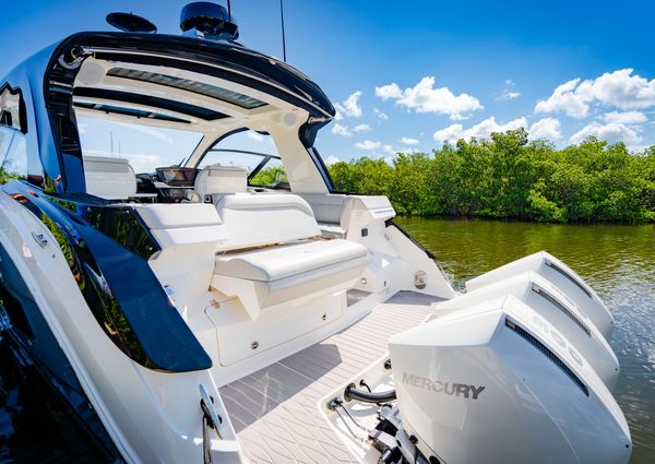 Sea Ray Sundancer 370 OB image