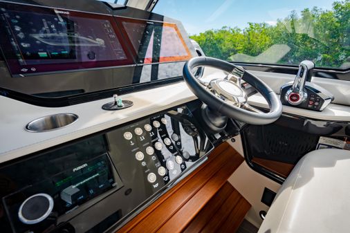 Sea Ray Sundancer 370 OB image