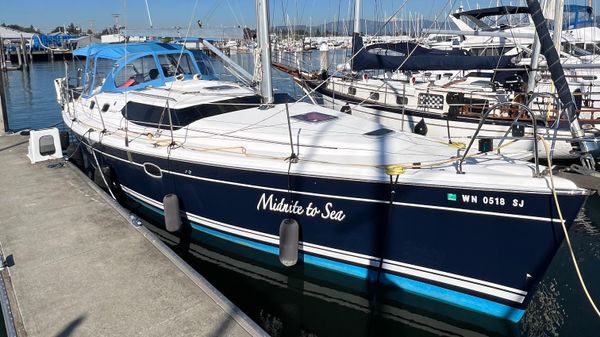 Hunter 45' Deck Salon