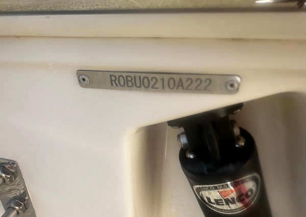 Robalo R230-CENTER-CONSOLE image