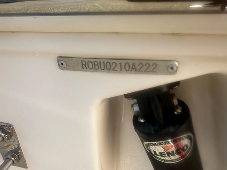 Robalo R230-CENTER-CONSOLE image
