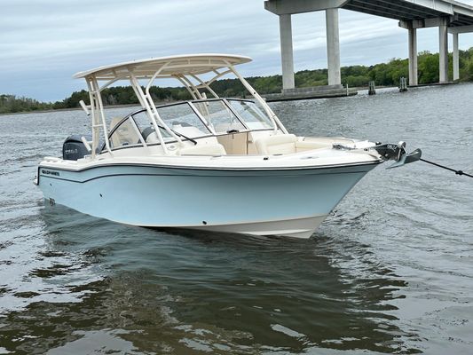 Grady-White Freedom 235 - main image