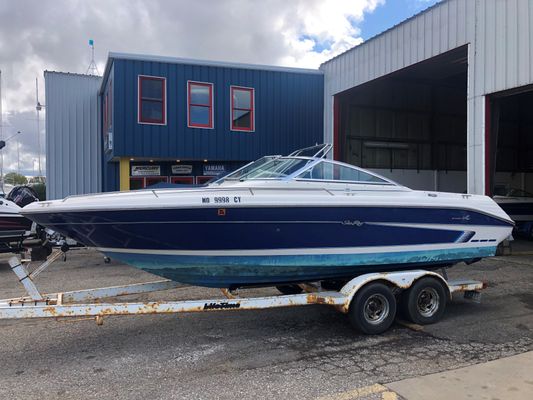 Sea Ray 220 Bow Rider Select - main image