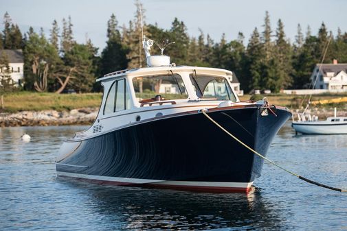 Hinckley Talaria 34 image