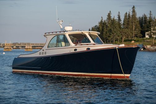 Hinckley Talaria 34 image