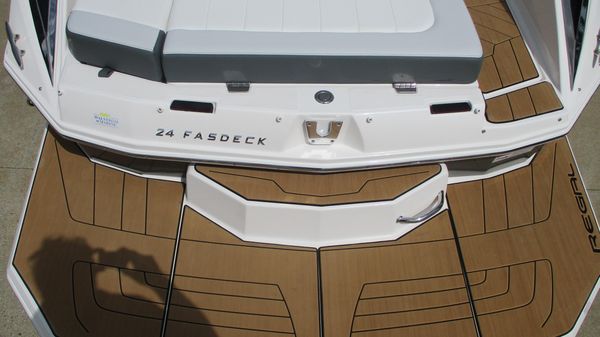 Regal 24-FASDECK image