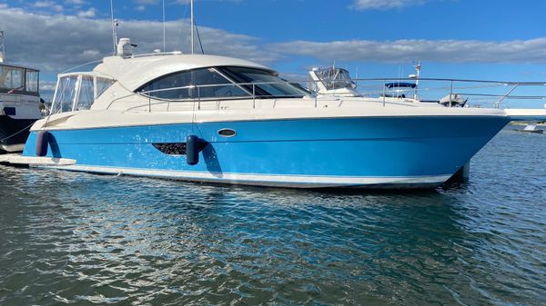 Riviera 4400 Sport Yacht 