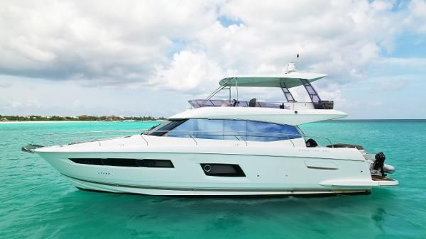 Prestige 560 Flybridge Hardtop 