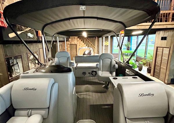 Bentley-pontoons LEGACY-243-SWINGBACK image