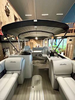 Bentley-pontoons LEGACY-243-SWINGBACK image