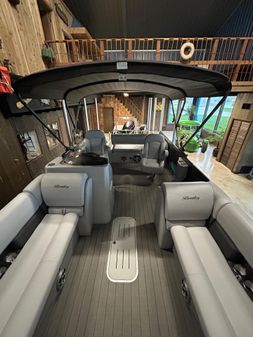 Bentley-pontoons LEGACY-243-SWINGBACK image