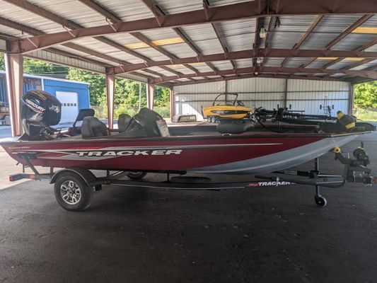 Tracker Pro Team 175 TXW - main image