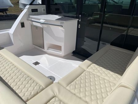 Regal 38XO image