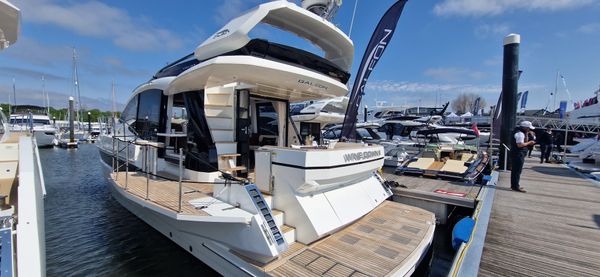 Galeon 470 Skydeck image