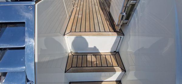 Galeon 470 Skydeck image