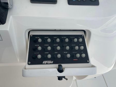 Intrepid 400 Center Console image