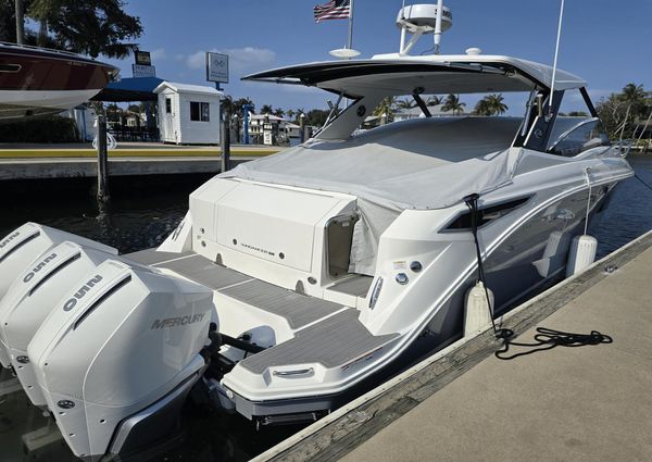 Sea Ray 320 Sundancer Outboard image