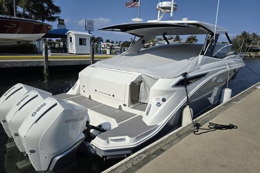 Sea Ray 320 Sundancer Outboard image