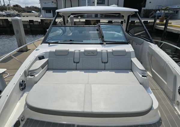 Sea Ray 320 Sundancer Outboard image