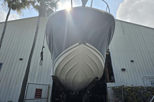 Sea Ray 320 Sundancer Outboard image