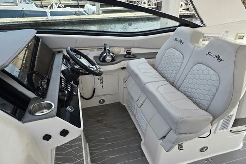 Sea Ray 320 Sundancer Outboard image