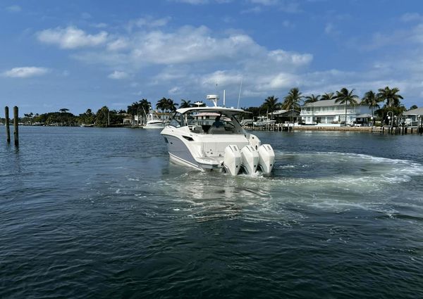 Sea Ray 320 Sundancer Outboard image