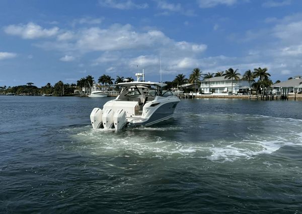 Sea Ray 320 Sundancer Outboard image