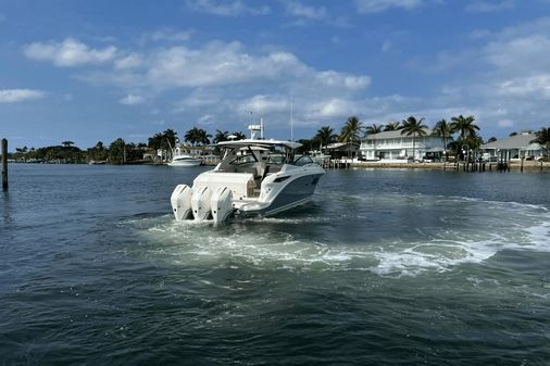 Sea Ray 320 Sundancer Outboard image