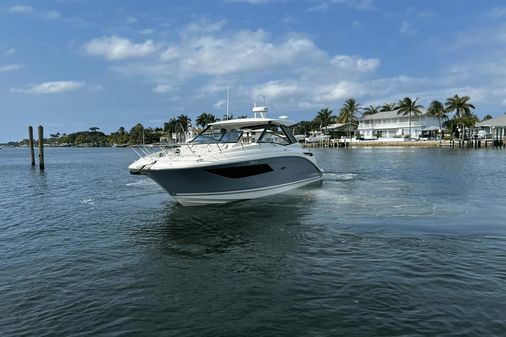 Sea Ray 320 Sundancer Outboard image