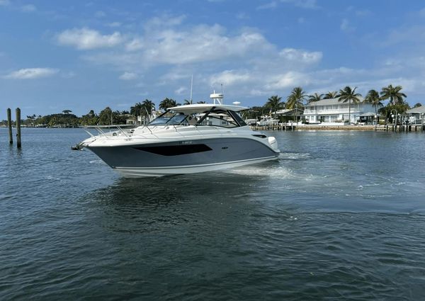 Sea Ray 320 Sundancer Outboard image