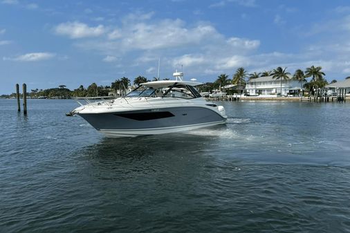 Sea Ray 320 Sundancer Outboard image