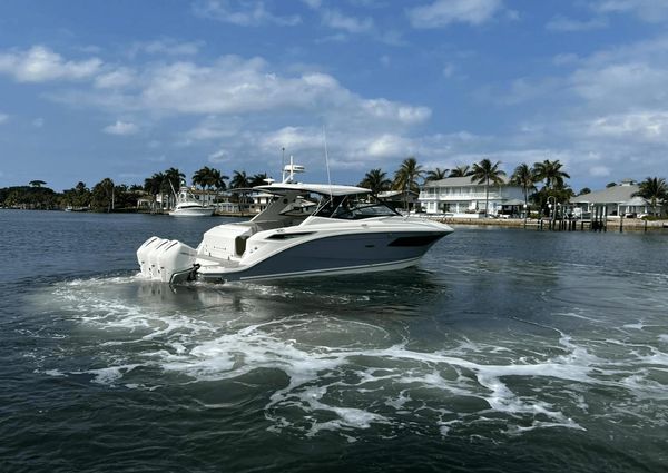 Sea Ray 320 Sundancer Outboard image