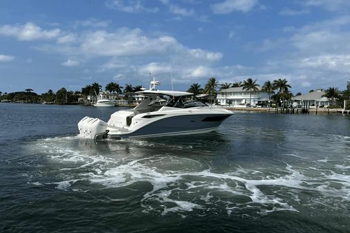 Sea Ray 320 Sundancer Outboard image