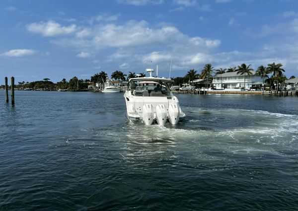 Sea Ray 320 Sundancer Outboard image