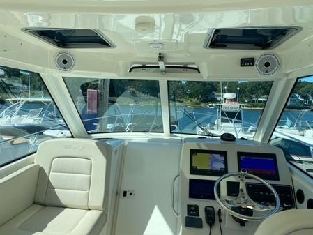 Boston Whaler 315 Conquest Pilothouse image