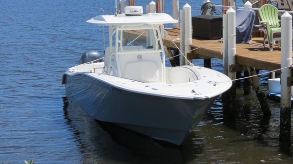 Cape Horn 32 Center Console