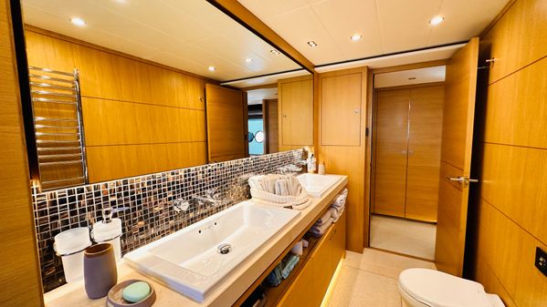 Princess Flybridge 88 Motor Yacht image