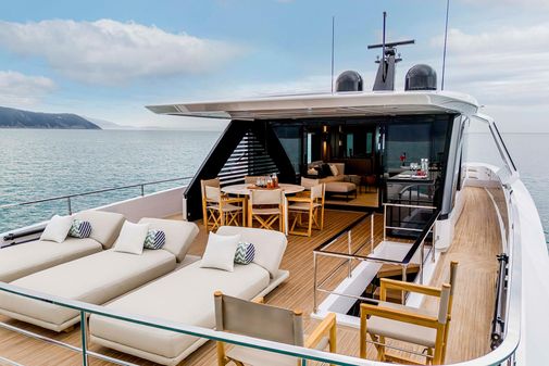 Ferretti Yachts INFYNITO 90 image