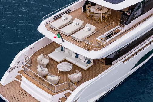 Ferretti Yachts INFYNITO 90 image