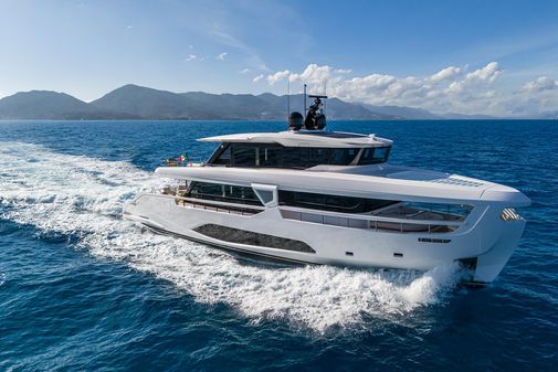 Ferretti Yachts INFYNITO 90 image