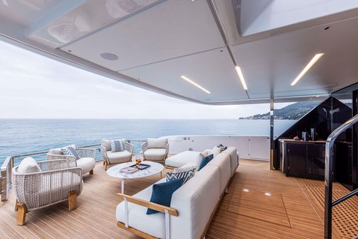 Ferretti Yachts INFYNITO 90 image