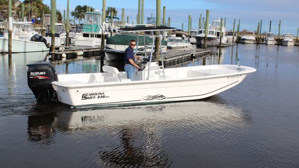 Carolina Skiff 238 DLV 