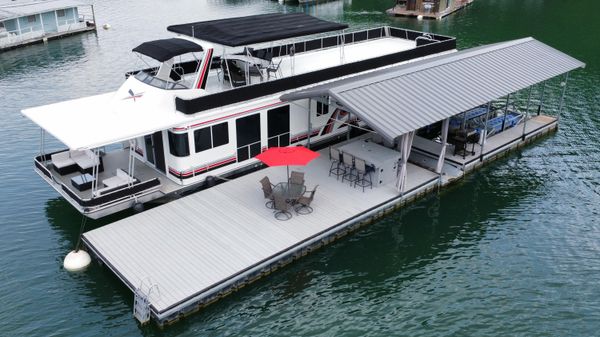 Horizon 16 x 70 WB Houseboat & Dock 