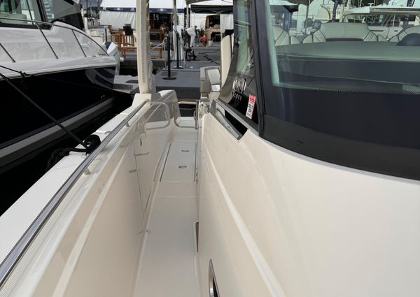 Tiara Yachts 38 LS image