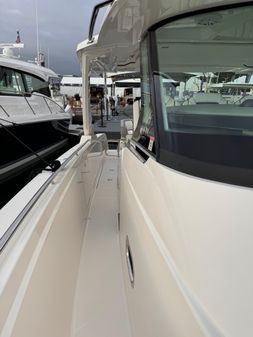 Tiara Yachts 38 LS image