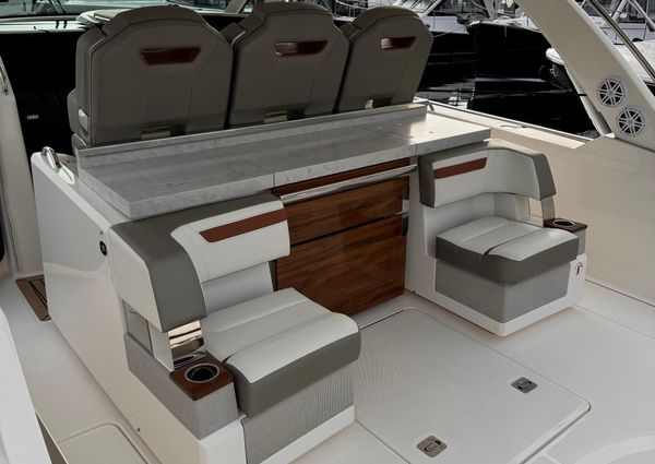 Tiara Yachts 38 LS image