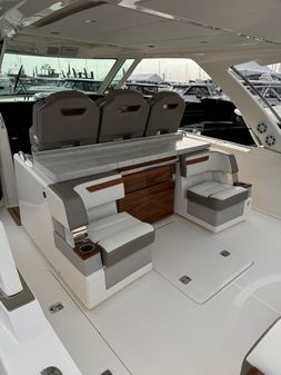 Tiara Yachts 38 LS image