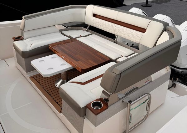 Tiara Yachts 38 LS image